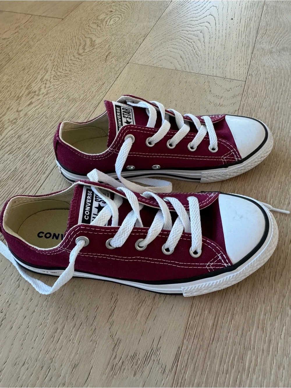 Converse Low Top Sneakers - Burgundy